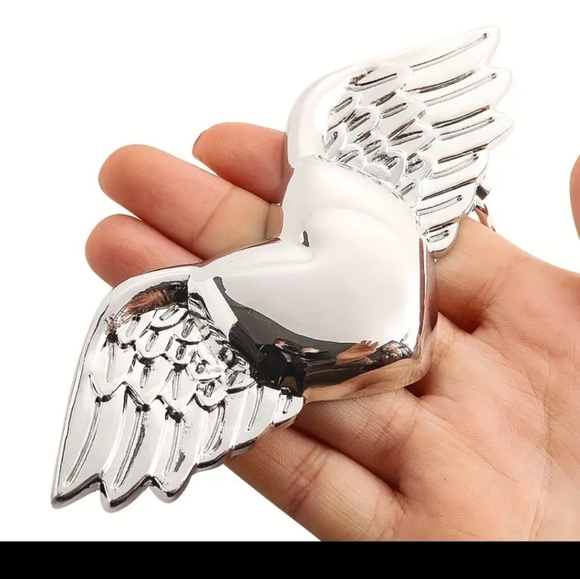 New beautiful Unique silver heart wings and belt buckle 5.12x2.4 - Picture 1 of 3